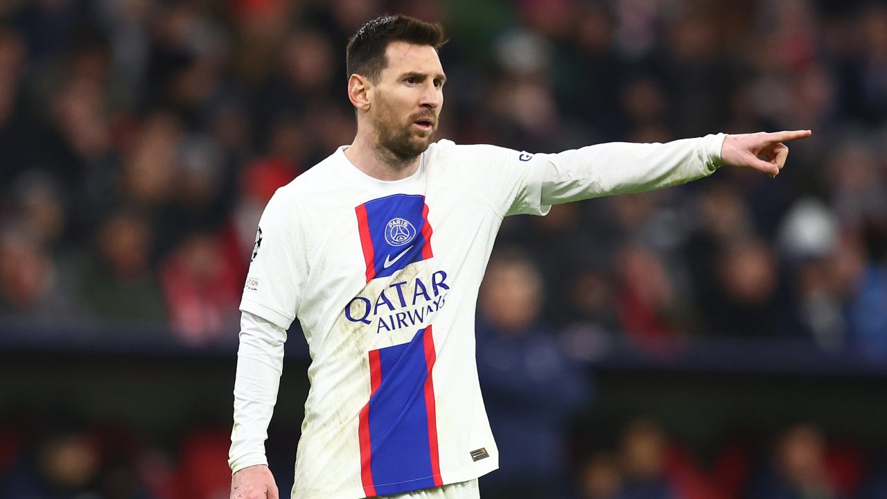 Lionel Messi's father blasts 'lies' over PSG future