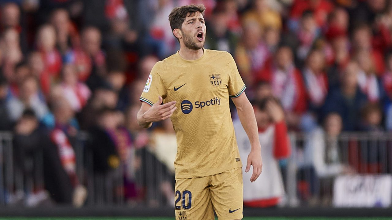 Sergi Roberto signs new Barcelona contract