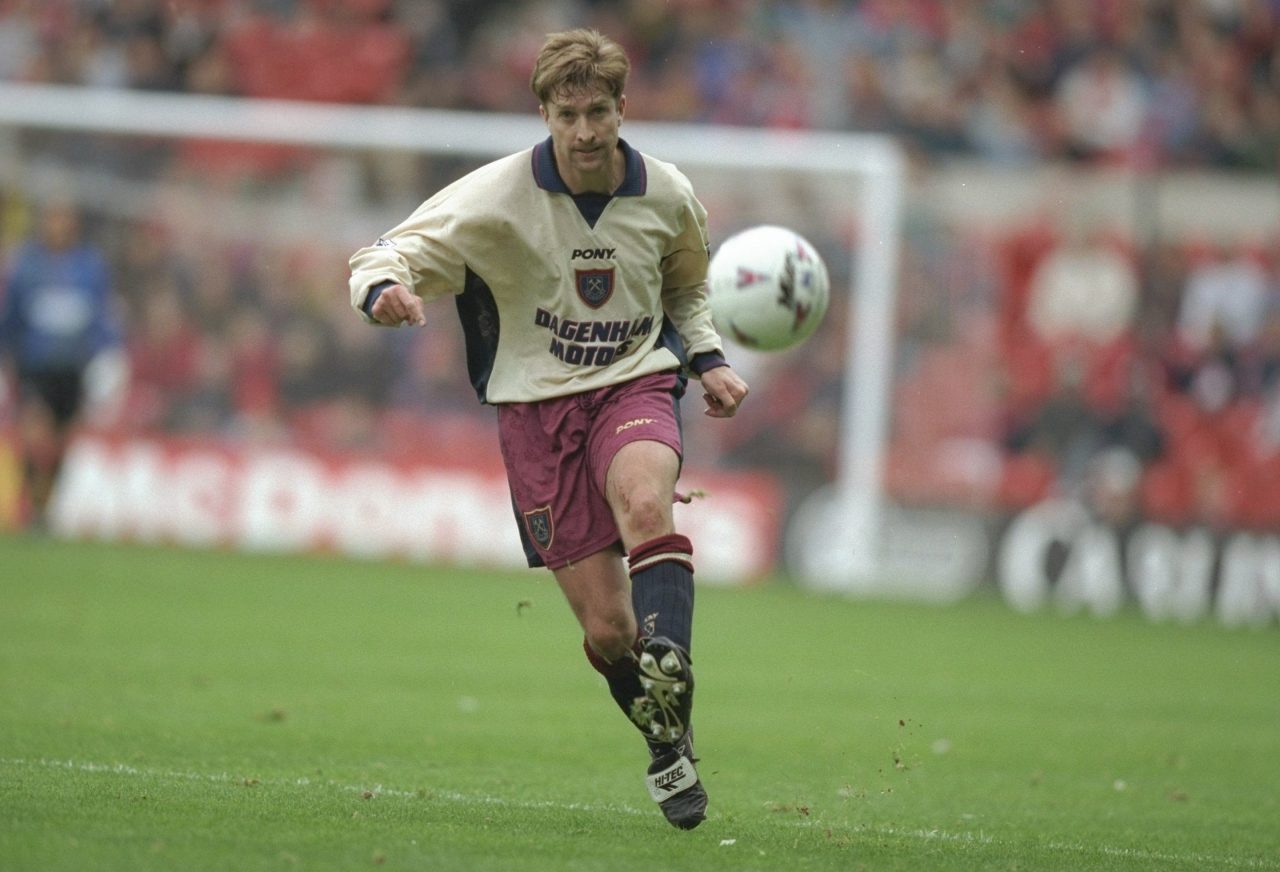 former-tottenham-player-john-moncur-reveals-the-one-player-no-one-wanted-to-mark-in-training-1280x872.jpg