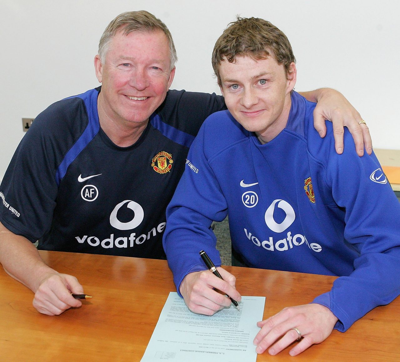 ole-gunnar-solskjaer-reveals-the-striker-sir-alex-ferguson-wanted-to-sign-instead-of-him-1280x1157.jpg