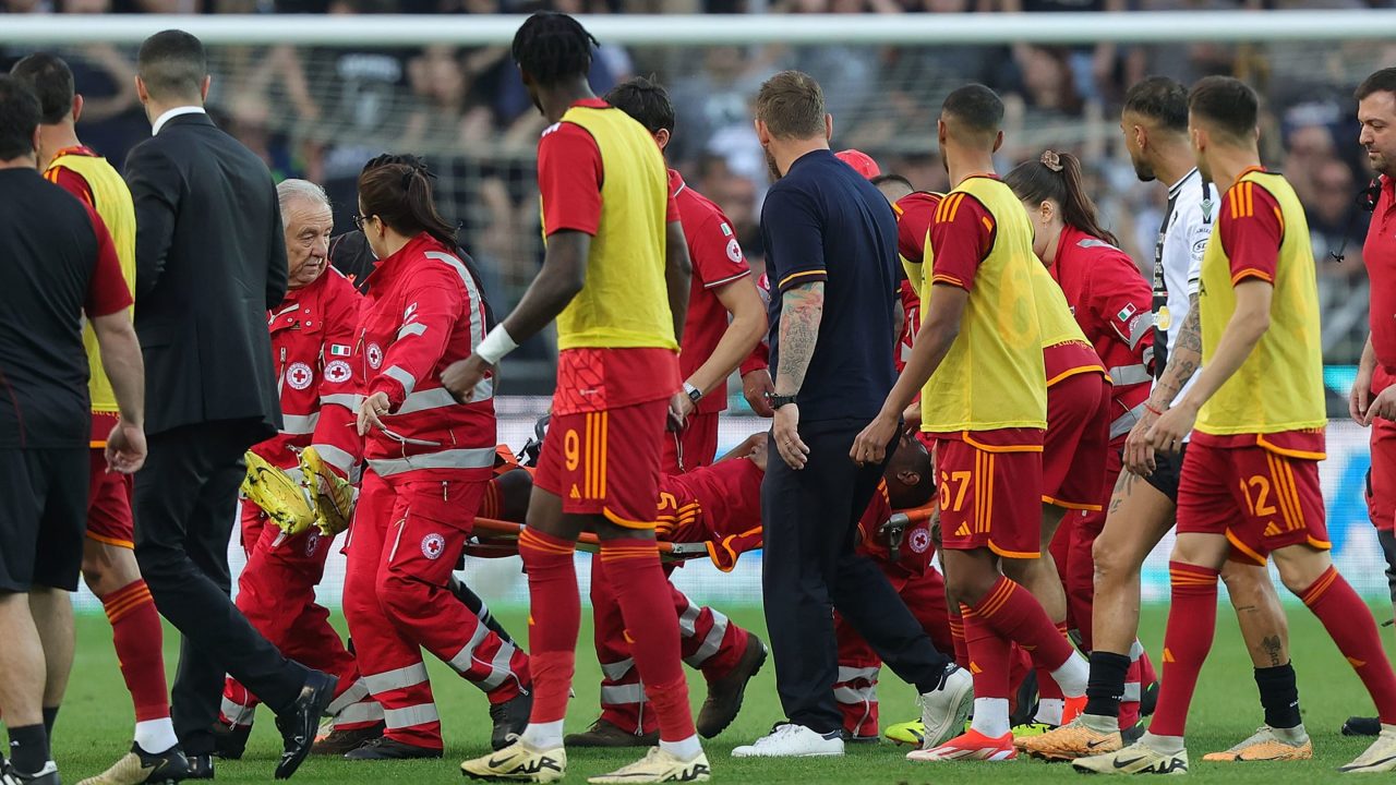 udinese-vs-roma-abandoned-after-evan-ndicka-collapses-on-pitch-1280x720.jpg