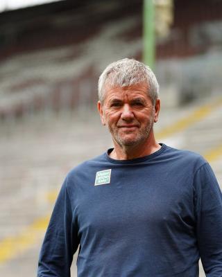 funkel-praises-lautern-support-hints-that-he-might-again-return-to-coaching.jpg