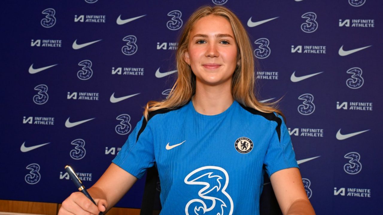 chelsea-academy-defender-pens-first-professional-contract-with-club-1280x720.jpg