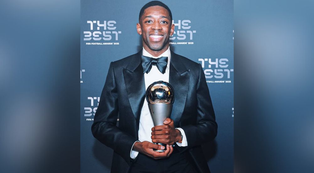 Ousmane-Dembele-Poses-With-The-2025-FIFA-Mens-Player-Of-The-Year-Award._20251216_201624_0000
