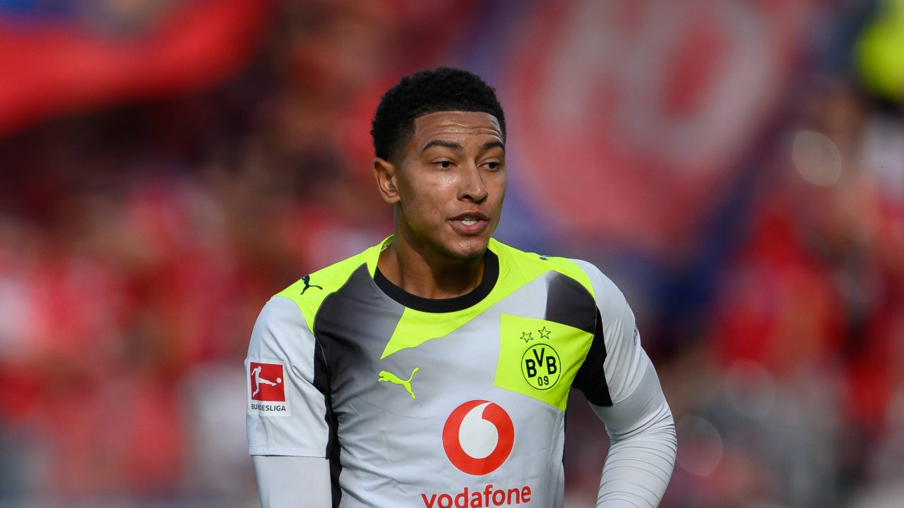 Borussia Dortmund debut striking neon 2025/26 away kit